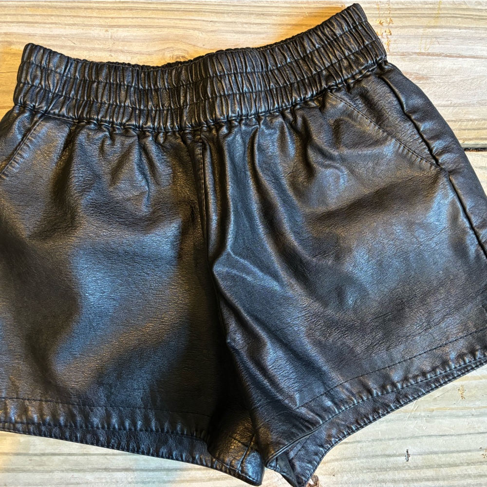 NWOT botique black faux leather short